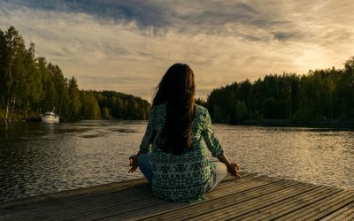 LA IMPORTANCIA DE ORAR Y MEDITAR PARA SER MÁS FELICES